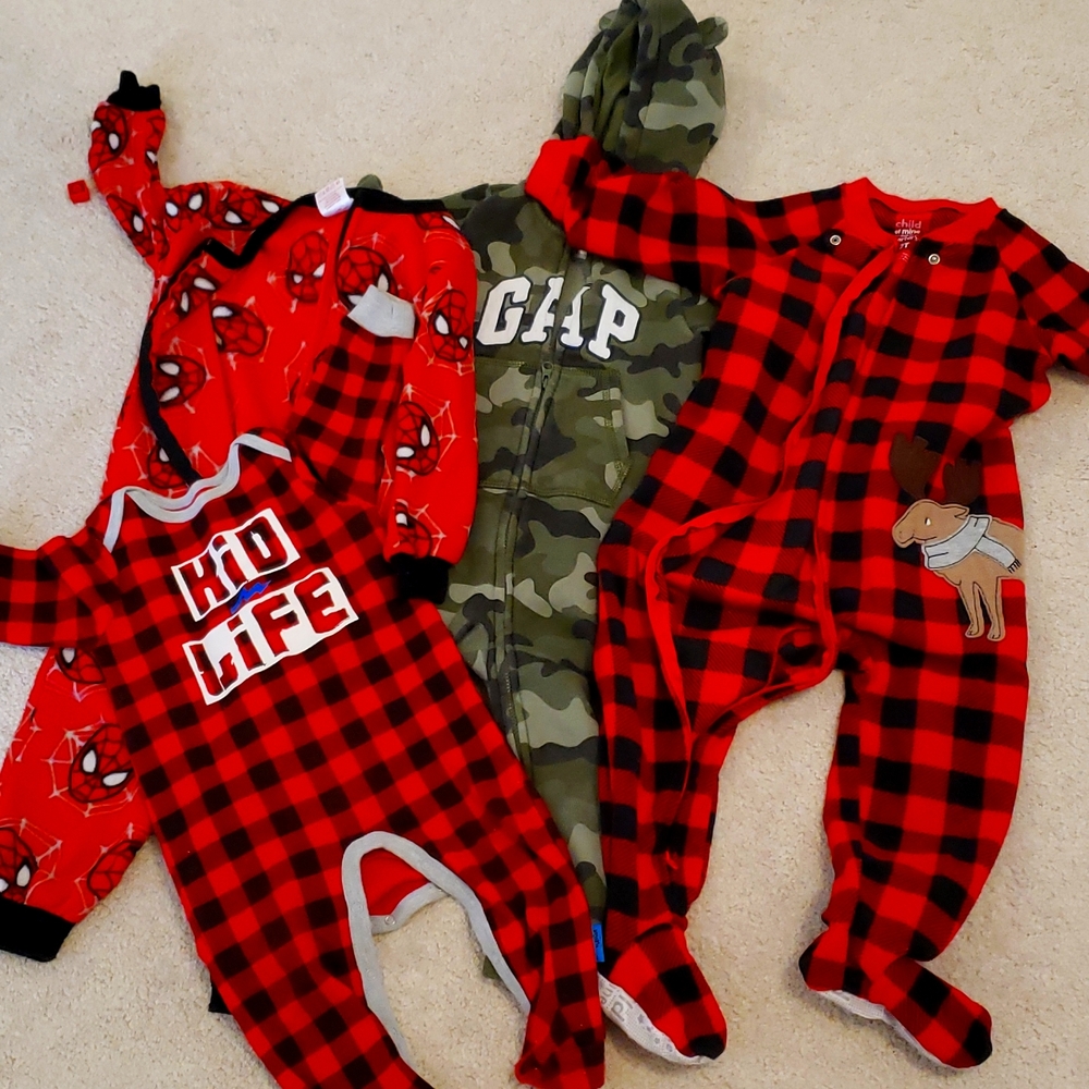 4 footies in size 2 years.